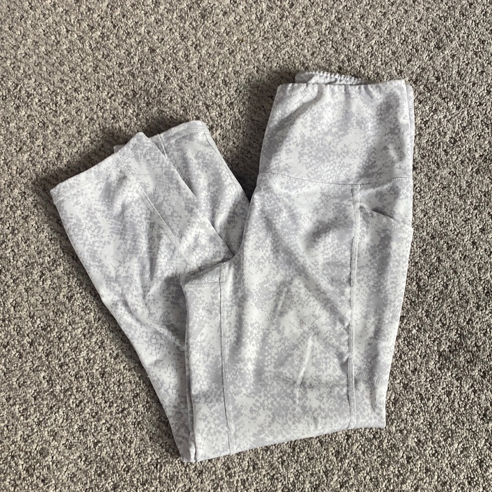 EUC RBX workout leggings with side pockets size small